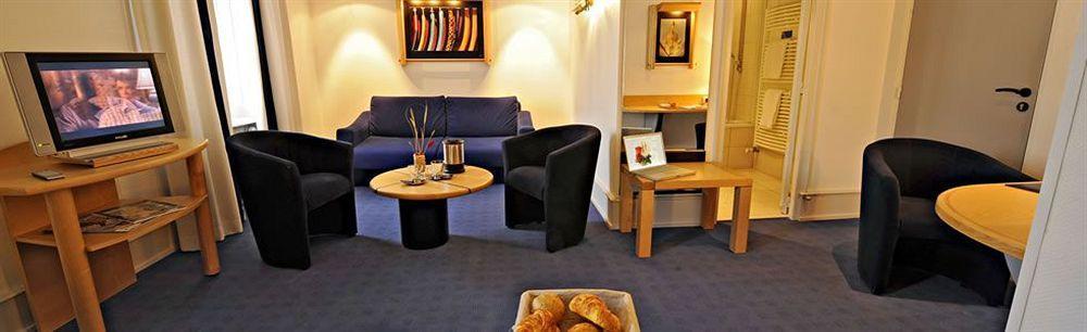Logis Hotel Le France Villers le Lac Bagian luar foto