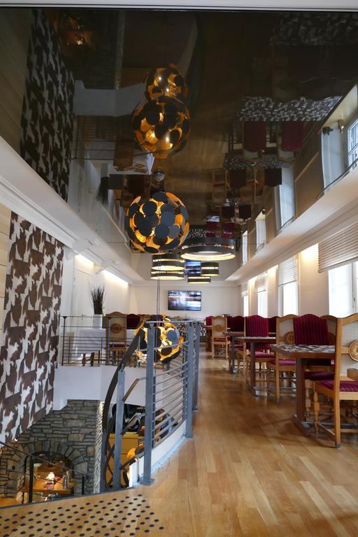 Logis Hotel Le France Villers le Lac Bagian luar foto